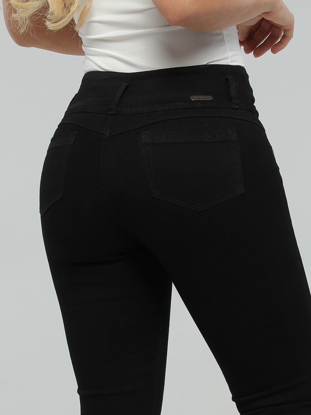 Paola Levantamiento De Glúteos Capri 15097 