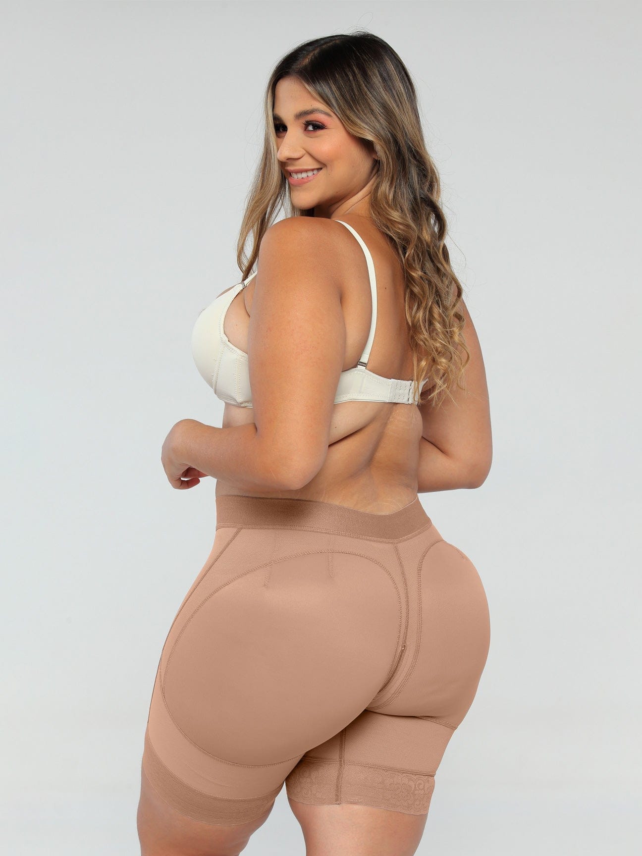 Pantalones cortos de levantamiento de cintura alta con elevación natural NS002