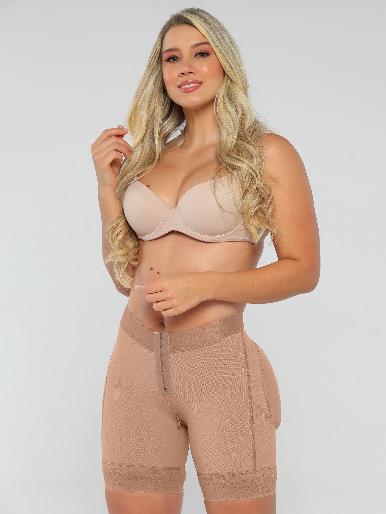 Pantalones cortos de levantamiento de cintura alta con elevación natural NS002