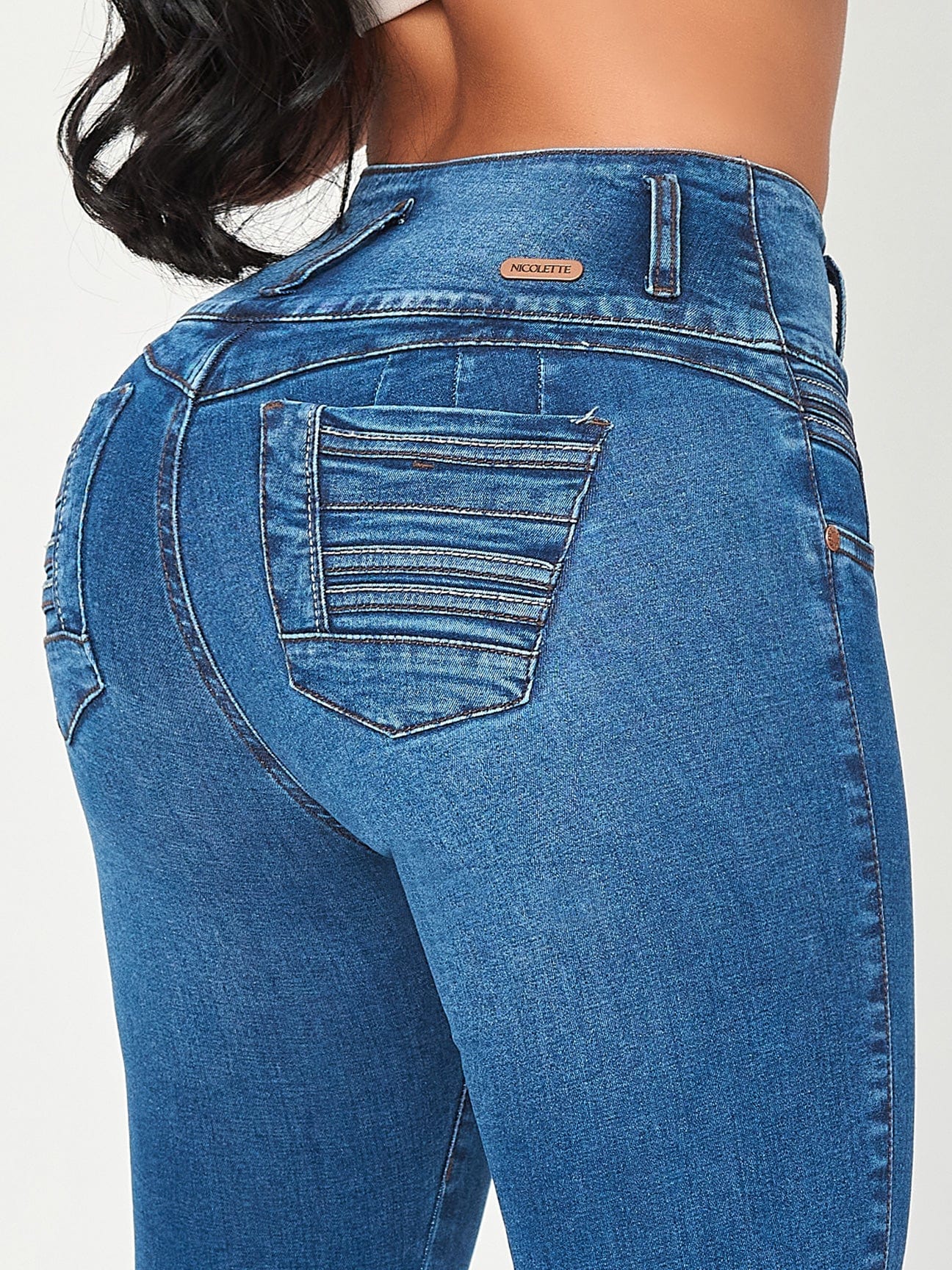 Jeans ajustados Girlfriend con levantamiento de glúteos 13334