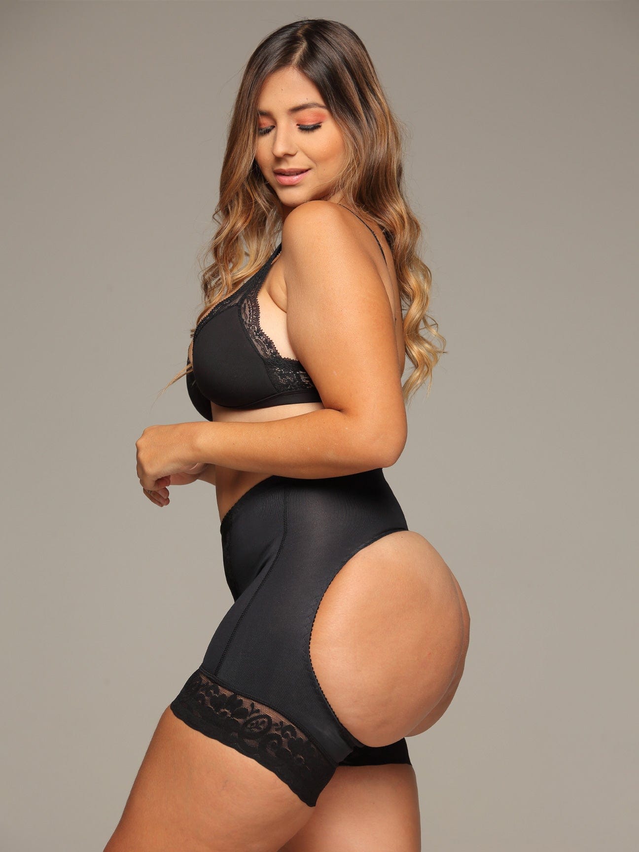 Levantador de glúteos de control de abdomen de gran altura con agujeros 8043