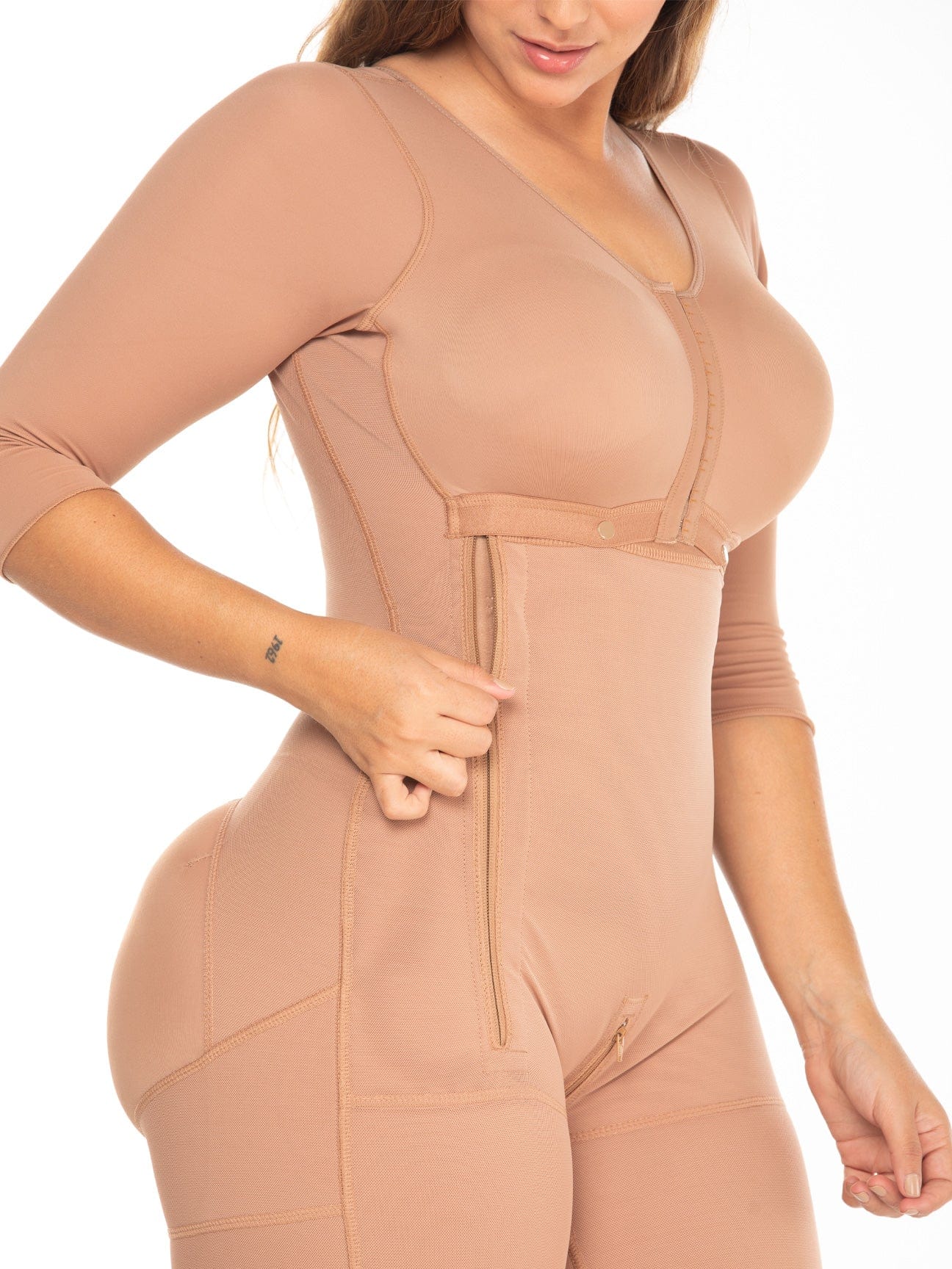 Side view of the full body faja with zipper functionality.